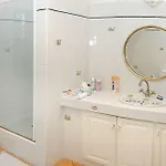 Lovely In With Kitchen * 拉加尔德