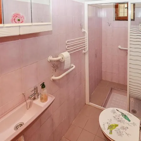 Holiday home Lovely In With Kitchen
