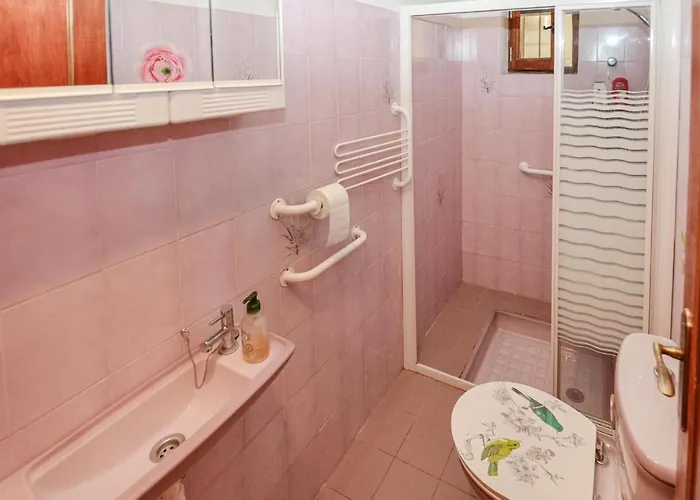 Сasa de vacaciones Lovely In With Kitchen