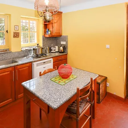 Lovely In With Kitchen * 라 가르드