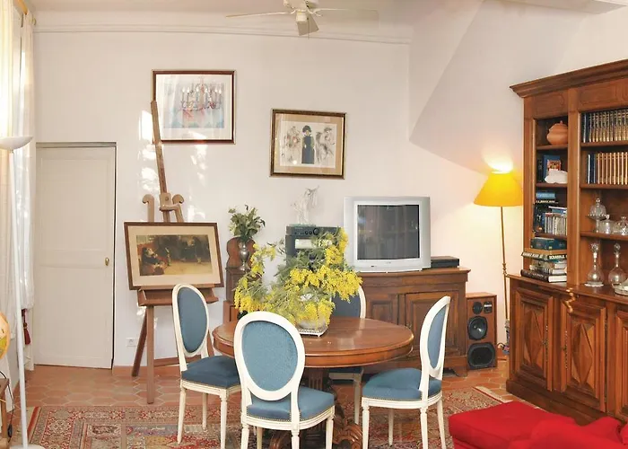 Lovely In With Kitchen بيت للعطل *